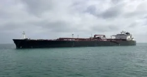 Μόλις 17 εμπορικά πλοία πέρασαν από το Ορμούζ μέσα σε ολόκληρο το Σαββατοκύριακο