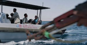 Μυστήριο με πλοίο που μετέφερε τουρκικά όπλα: Πειρατές, αεροπορική επίθεση και δέκα ναυτικοί όμηροι