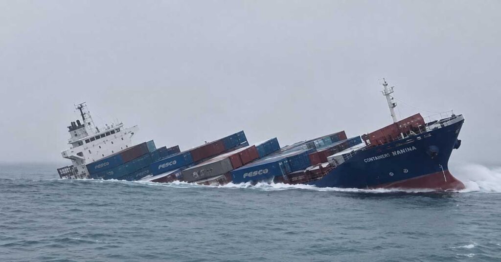 Καρέ-καρέ η βύθιση του containership «Yanina» μετά από επίθεση ουκρανικών drones