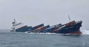 Καρέ-καρέ η βύθιση του containership «Yanina» μετά από επίθεση ουκρανικών drones