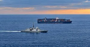 Η ΕΕ ζητά περισσότερα πολεμικά πλοία στην Ερυθρά Θάλασσα για την προστασία της εμπορικής ναυτιλίας