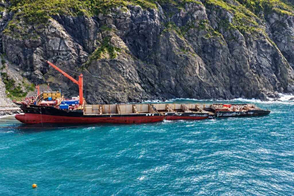 Κόβουν ένα πλοίο 207 μέτρων κομμάτι-κομμάτι  – Πώς «εξαφανίζεται» το MSC Baltic III