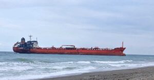 Δύο εγκαταλελειμμένα πλοία ξεβράστηκαν στις ακτές της Τουρκίας μετά από επιθέσεις
