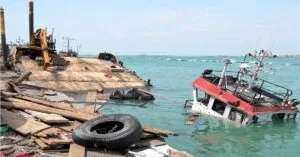 Συναγερμός για τα πλοία το Bab el-Mandeb μετά την κατάληψη της Mocha από τους Χούθι