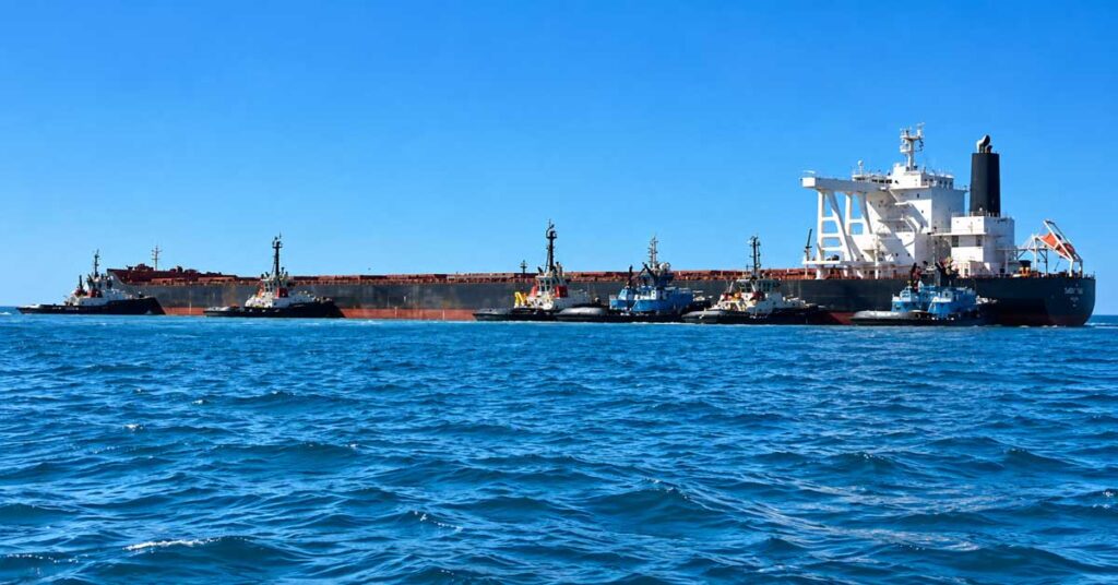 Αποκολλήθηκε το γιγαντιαίο φορτηγό πλοίο των 292 μέτρων που είχε προσαράξει στην Αυστραλία