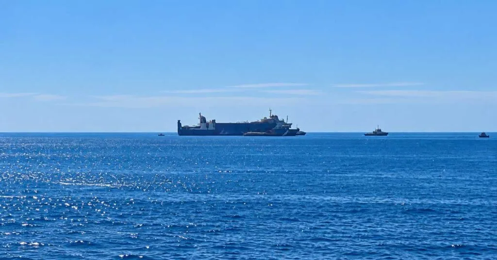 Blue Carrier 2: Τι γνωρίζουμε τρεις ημέρες μετά τη φωτιά – Τα κρίσιμα ερωτήματα που παραμένουν