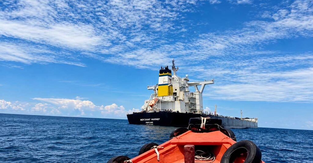 Εισροή υδάτων σε γιγαντιαίο φορτηγό πλοίο με ελληνική σημαία στο Βιετνάμ – Ασφαλές το πλήρωμα