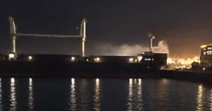 ΒΙΝΤΕΟ: Φορτηγό πλοίο προσέκρουσε με μεγάλη ταχύτητα σε προβλήτα στο Ντέρμπαν