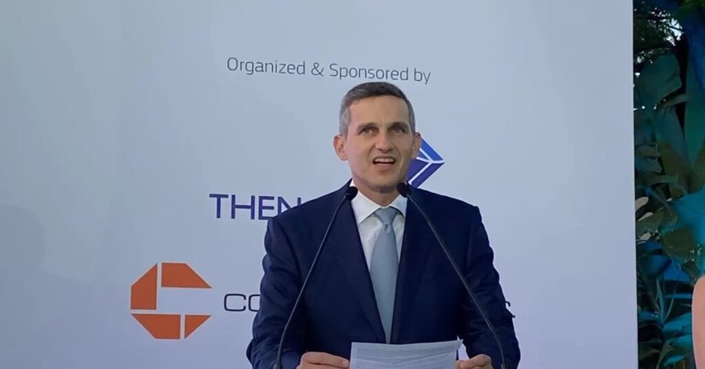 Γιατί η Thenamaris επιστρέφει τώρα στα containerships