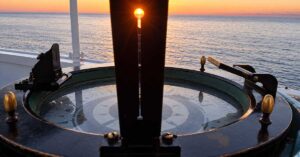 Βλάβη της γυροπυξίδας τη νύχτα κοντά στις ακτές: Πώς συνεχίζει με ασφάλεια το πλοίο;