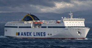 Επιβάτης έσωσε με ΚΑΡΠΑ 51χρονο μέλος του πληρώματος του «ΕΛΥΡΟΣ»
