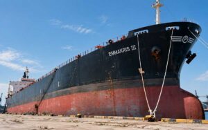 Στο σφυρί βγάζει η Ουκρανία το κατασχεμένο φορτηγό πλοίο «Emmakris III»
