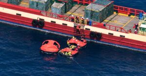Πυρκαγιά σε ερευνητικό πλοίο με 42 ανθρώπους – Εγκατέλειψαν το πλοίο με σωσίβιες σχεδίες