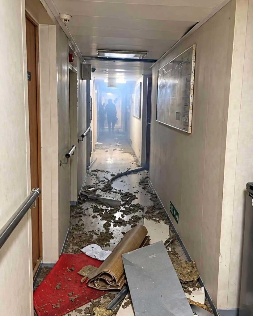 12 τραυματίες από επίθεση σε δεξαμενόπλοιο στο Ορμούζ – Δείτε φωτογραφίες από το εσωτερικό του