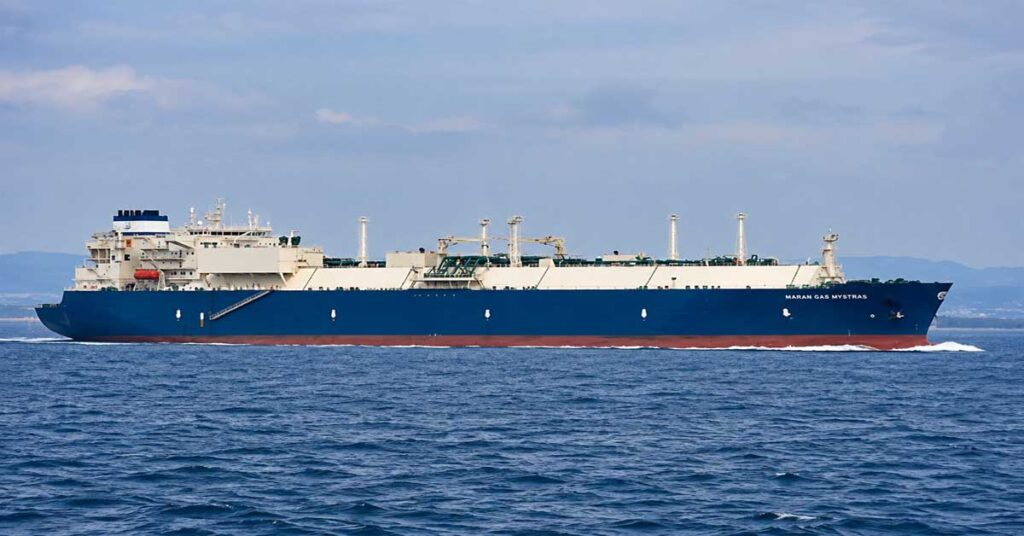 Χτυπήθηκε το Maran Gas Mystras – Μπαράζ επιθέσεων σε εμπορικά πλοία στα Στενά του Ορμούζ