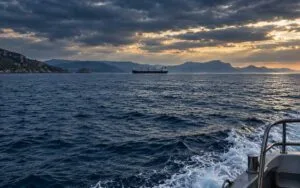 Έκτακτη επιχείρηση για 36χρονο ναυτικό ανοιχτά της Πύλου – Το πλοίο άλλαξε πορεία