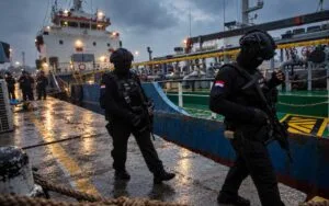 Συνελήφθησαν οκτώ ναυτικοί σε δεξαμενόπλοιο με ναρκωτικά αξίας 192 εκατ. δολαρίων