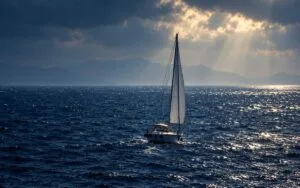 Πλαστό έγγραφο εθνικότητας σε ιστιοφόρο στην Πύλο – Αναζητείται ο 70χρονος κυβερνήτης