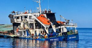 Δύο νεκροί ναυτικοί μετά τη φωτιά και τη βύθιση φορτηγού πλοίου στη Μαύρη Θάλασσα