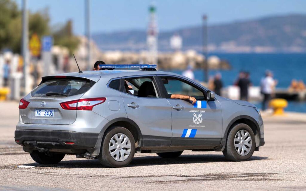 Άγρια συμπλοκή πλοιάρχου με οδηγούς φορτηγών στον καταπέλτη πλοίου – Πέντε συλλήψεις
