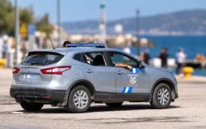 Άγρια συμπλοκή πλοιάρχου με οδηγούς φορτηγών στον καταπέλτη πλοίου – Πέντε συλλήψεις