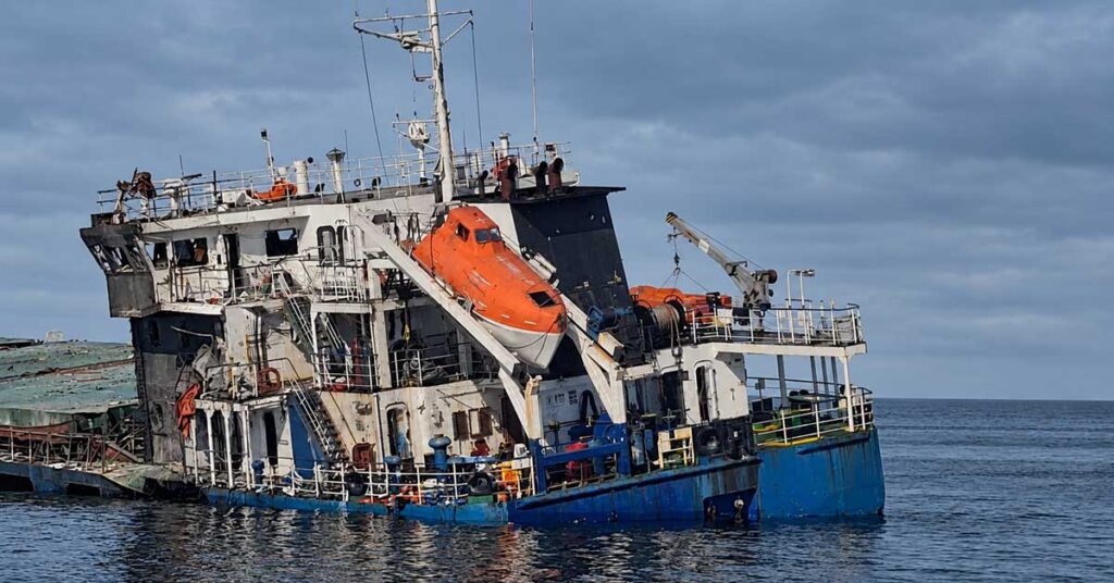 Σταμάτησαν οι έρευνες για τους αγνοούμενους ναυτικούς στη Μαύρη Θάλασσα – Βυθίστηκε το πλοίο