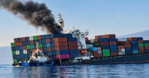 Συναγερμός στα Στενά του Ορμούζ: Βυθίστηκε πλοίο μεταφοράς κοντέινερ – Τρία ακόμη χτυπήθηκαν